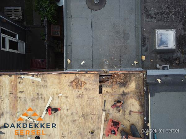 Dakschade en renovatie plat dak vanuit de lucht in Eersel Dakschade en renovatie plat dak vanuit de lucht in Eersel